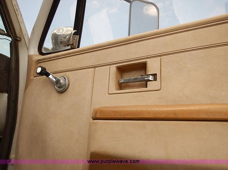 image for item I5478 1986 Chevrolet Kodiak 70 derrick digger truck