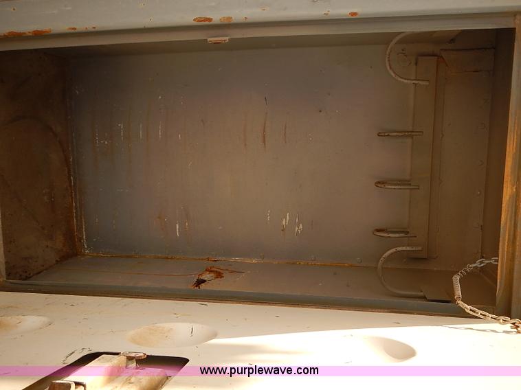 image for item I5478 1986 Chevrolet Kodiak 70 derrick digger truck