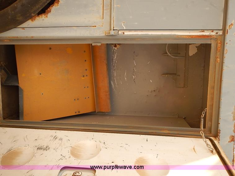 image for item I5478 1986 Chevrolet Kodiak 70 derrick digger truck