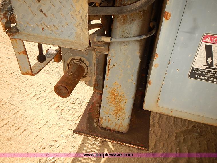 image for item I5478 1986 Chevrolet Kodiak 70 derrick digger truck