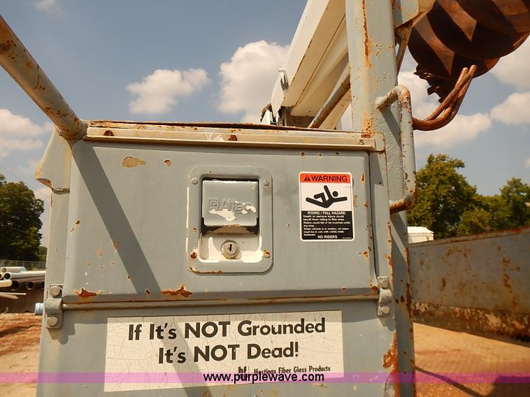 image for item I5478 1986 Chevrolet Kodiak 70 derrick digger truck