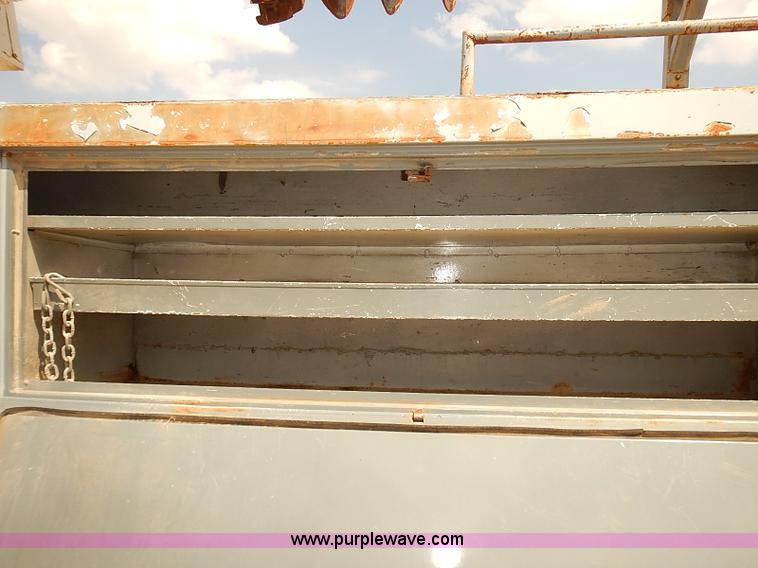 image for item I5478 1986 Chevrolet Kodiak 70 derrick digger truck