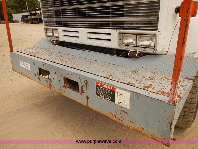 image for item I5478 1986 Chevrolet Kodiak 70 derrick digger truck