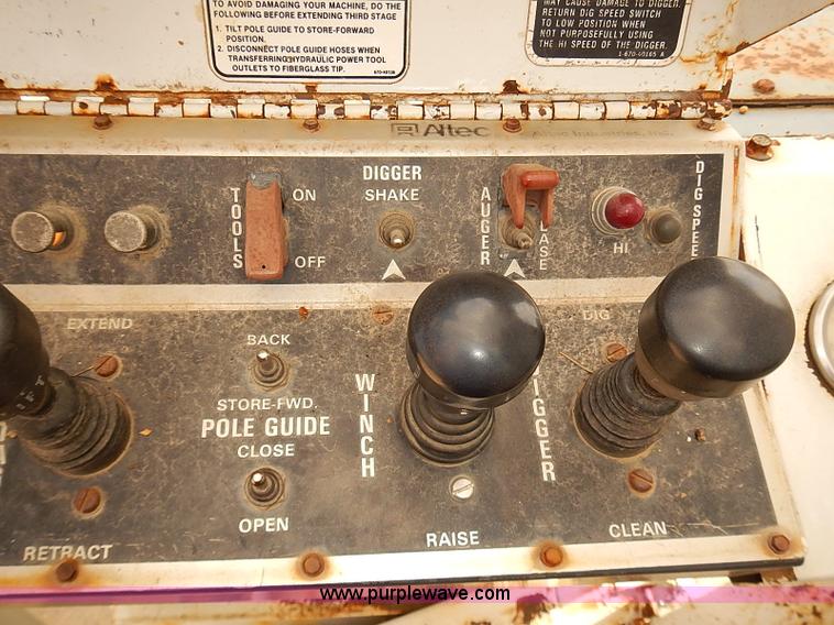 image for item I5478 1986 Chevrolet Kodiak 70 derrick digger truck