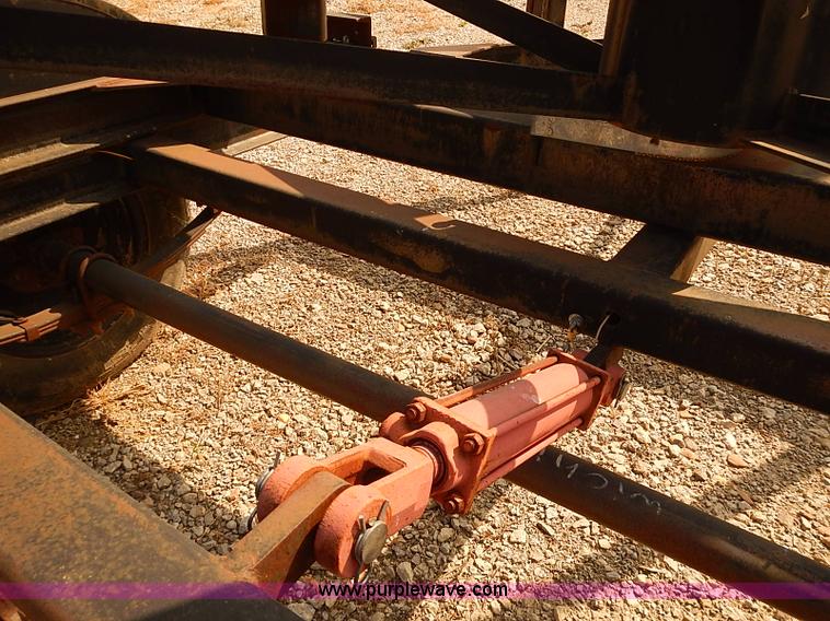 image for item I5480 2005 Miller Eze Load trailer