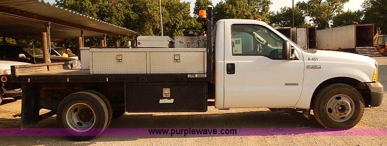 image for item I5496 2005 Ford F350 Super Duty XL flatbed truck