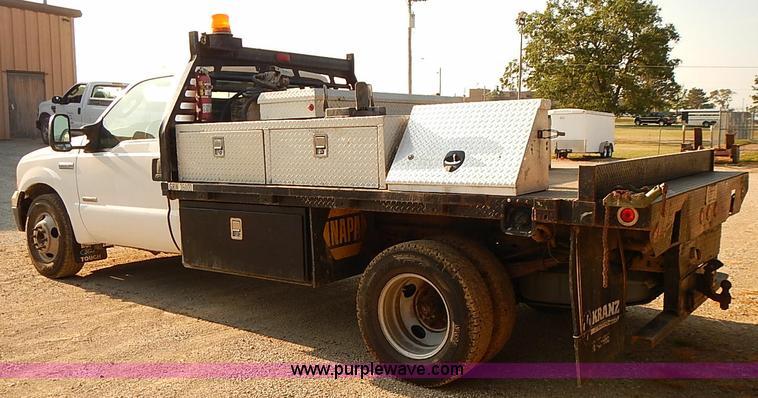 image for item I5496 2005 Ford F350 Super Duty XL flatbed truck