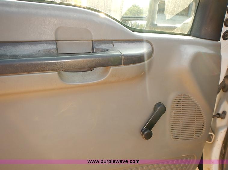 image for item I5496 2005 Ford F350 Super Duty XL flatbed truck