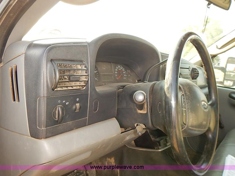 image for item I5496 2005 Ford F350 Super Duty XL flatbed truck