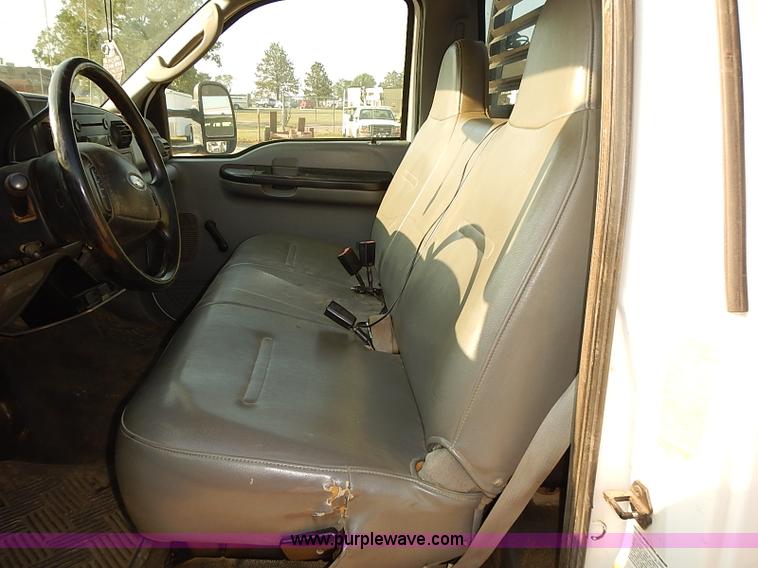 image for item I5496 2005 Ford F350 Super Duty XL flatbed truck