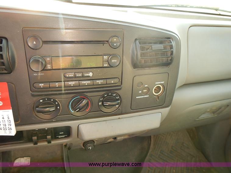 image for item I5496 2005 Ford F350 Super Duty XL flatbed truck