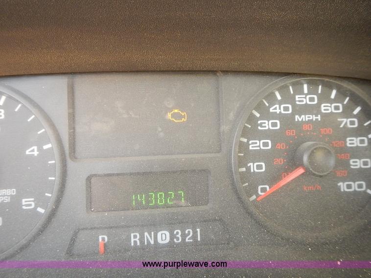 image for item I5496 2005 Ford F350 Super Duty XL flatbed truck