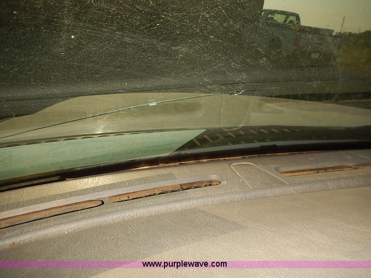 image for item I5496 2005 Ford F350 Super Duty XL flatbed truck