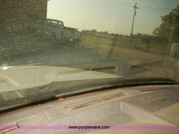 image for item I5496 2005 Ford F350 Super Duty XL flatbed truck