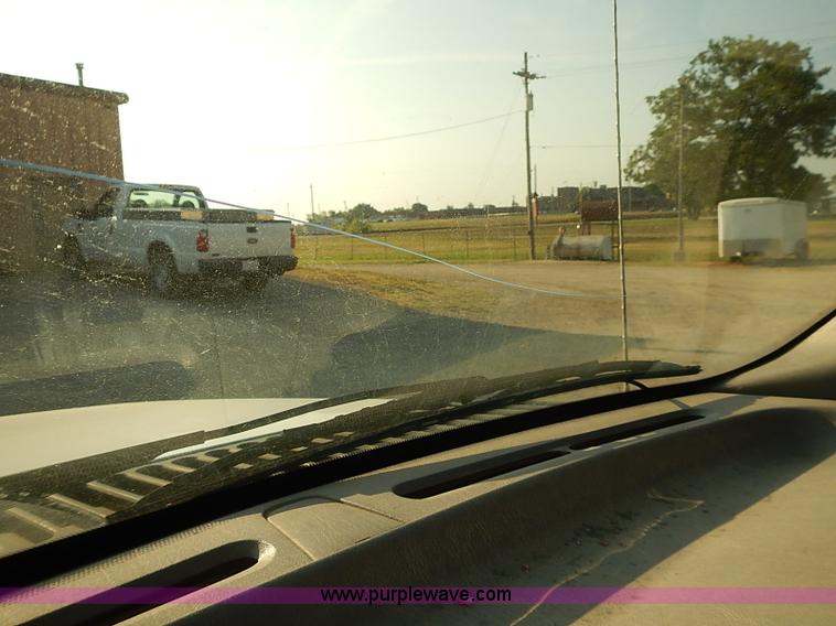 image for item I5496 2005 Ford F350 Super Duty XL flatbed truck