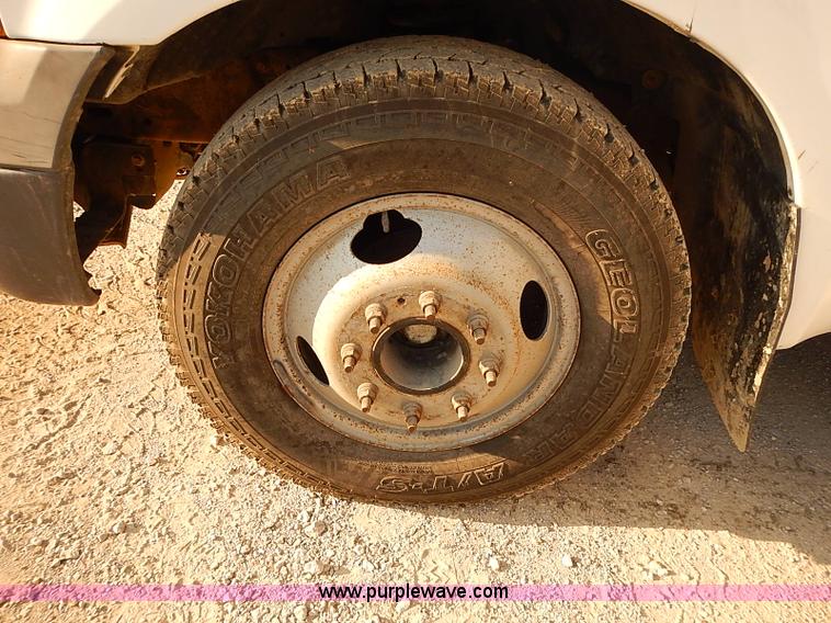 image for item I5496 2005 Ford F350 Super Duty XL flatbed truck