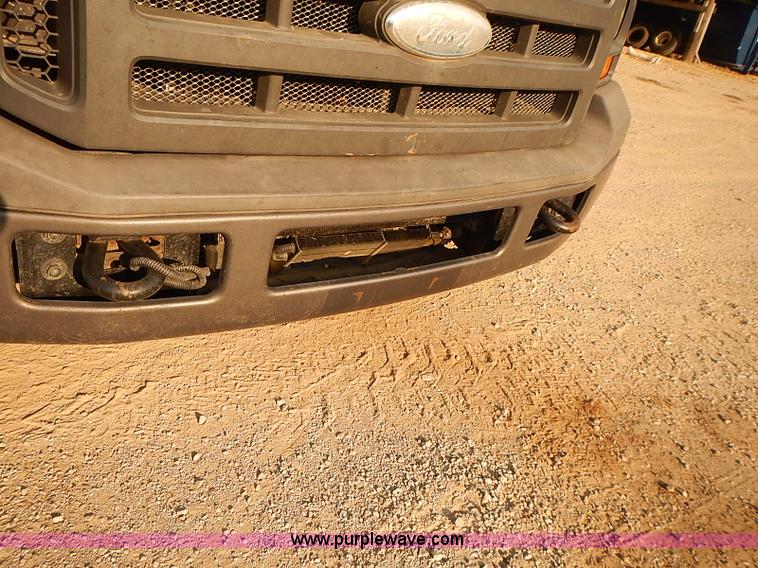 image for item I5496 2005 Ford F350 Super Duty XL flatbed truck