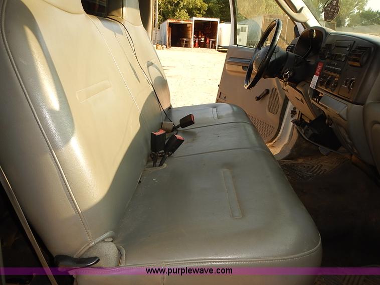 image for item I5496 2005 Ford F350 Super Duty XL flatbed truck