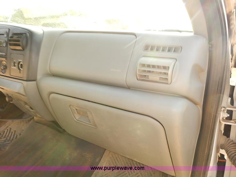 image for item I5496 2005 Ford F350 Super Duty XL flatbed truck