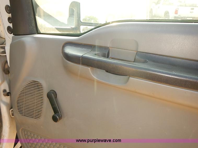 image for item I5496 2005 Ford F350 Super Duty XL flatbed truck