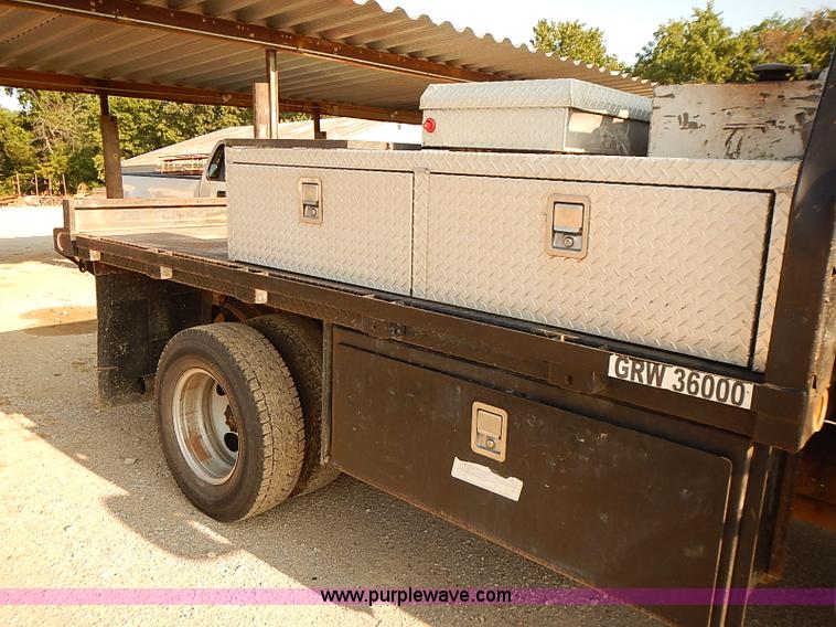 image for item I5496 2005 Ford F350 Super Duty XL flatbed truck