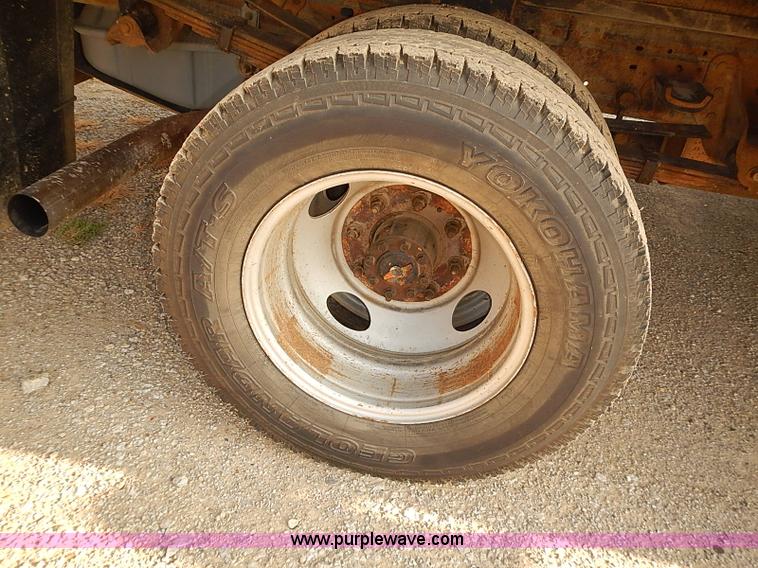 image for item I5496 2005 Ford F350 Super Duty XL flatbed truck