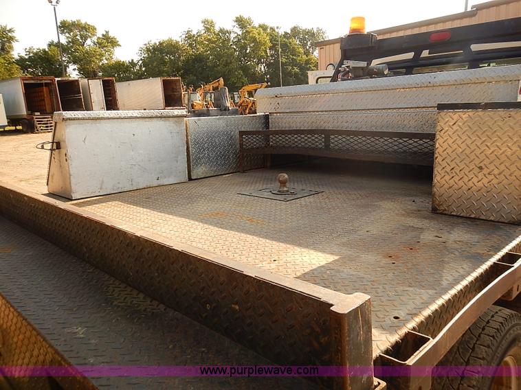 image for item I5496 2005 Ford F350 Super Duty XL flatbed truck