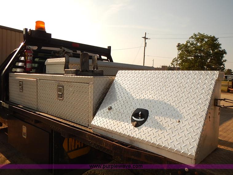 image for item I5496 2005 Ford F350 Super Duty XL flatbed truck