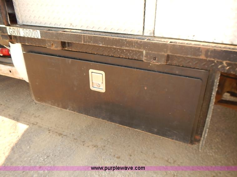 image for item I5496 2005 Ford F350 Super Duty XL flatbed truck