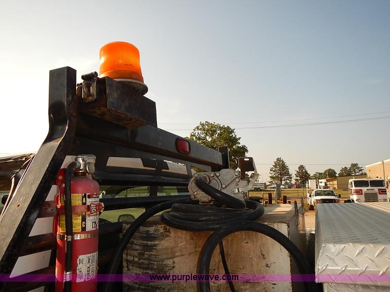 image for item I5496 2005 Ford F350 Super Duty XL flatbed truck