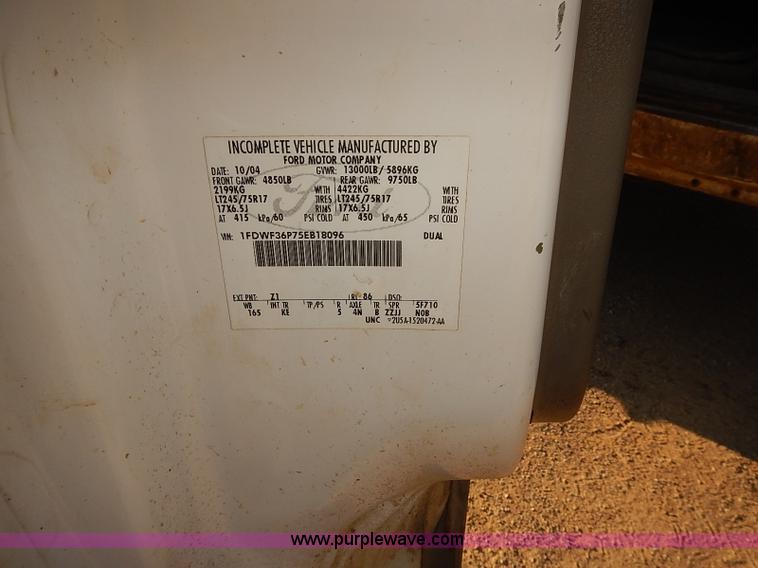 image for item I5496 2005 Ford F350 Super Duty XL flatbed truck