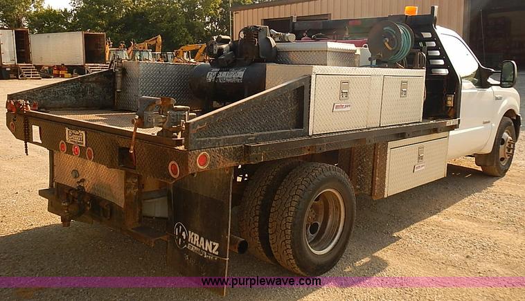 image for item I5497 2005 Ford F350 Super Duty XL flatbed truck