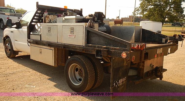 image for item I5497 2005 Ford F350 Super Duty XL flatbed truck