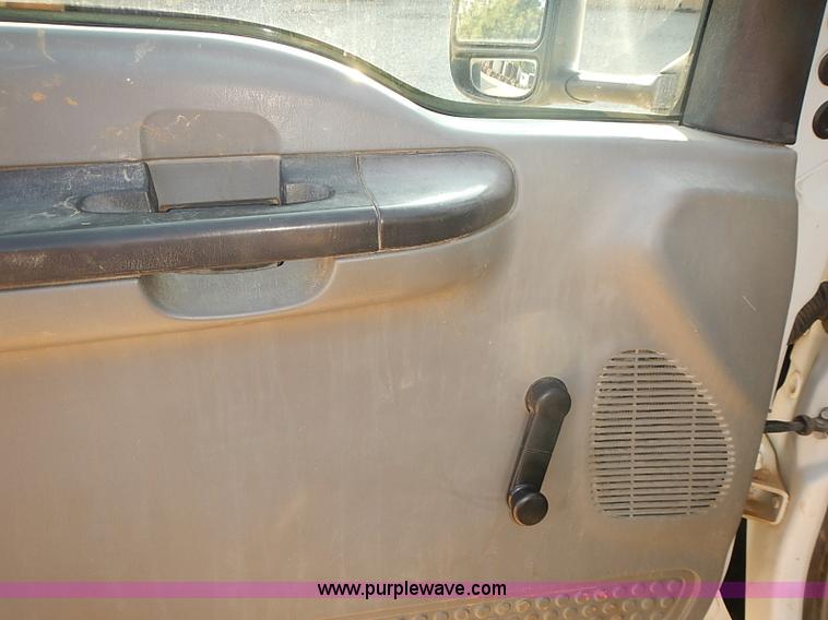 image for item I5497 2005 Ford F350 Super Duty XL flatbed truck