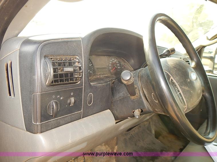 image for item I5497 2005 Ford F350 Super Duty XL flatbed truck