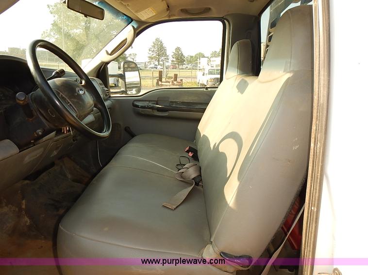 image for item I5497 2005 Ford F350 Super Duty XL flatbed truck