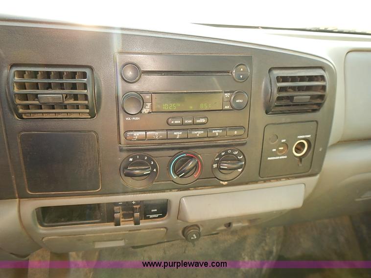 image for item I5497 2005 Ford F350 Super Duty XL flatbed truck