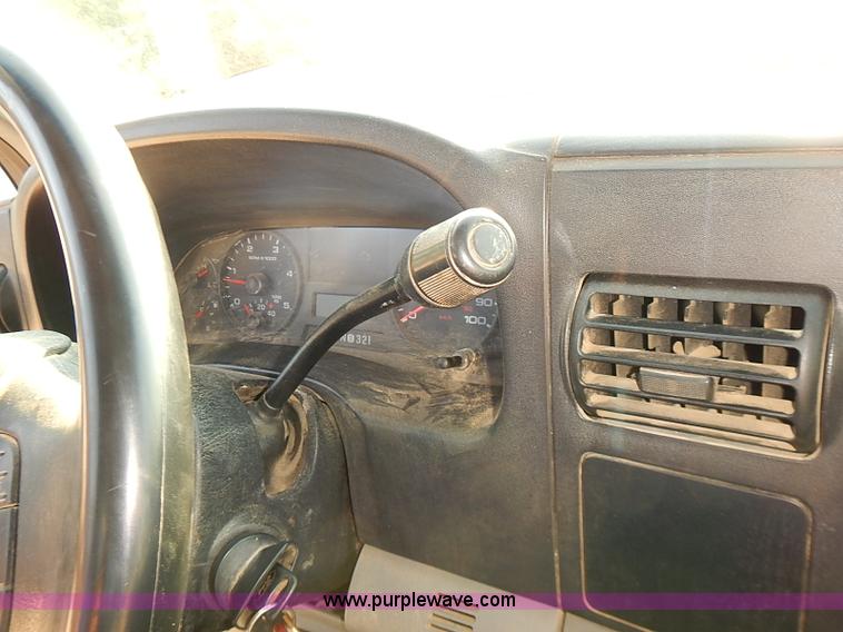 image for item I5497 2005 Ford F350 Super Duty XL flatbed truck