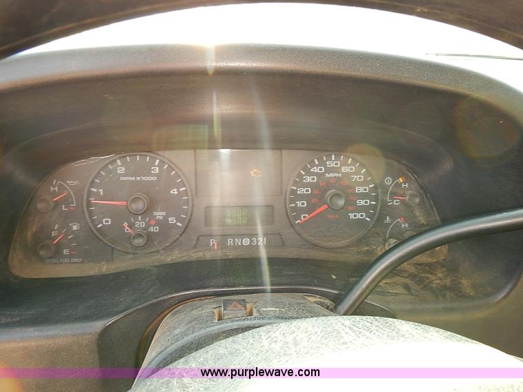 image for item I5497 2005 Ford F350 Super Duty XL flatbed truck