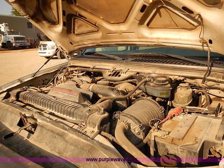 image for item I5497 2005 Ford F350 Super Duty XL flatbed truck