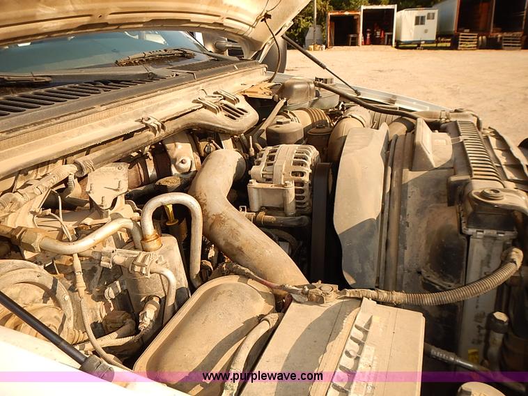 image for item I5497 2005 Ford F350 Super Duty XL flatbed truck