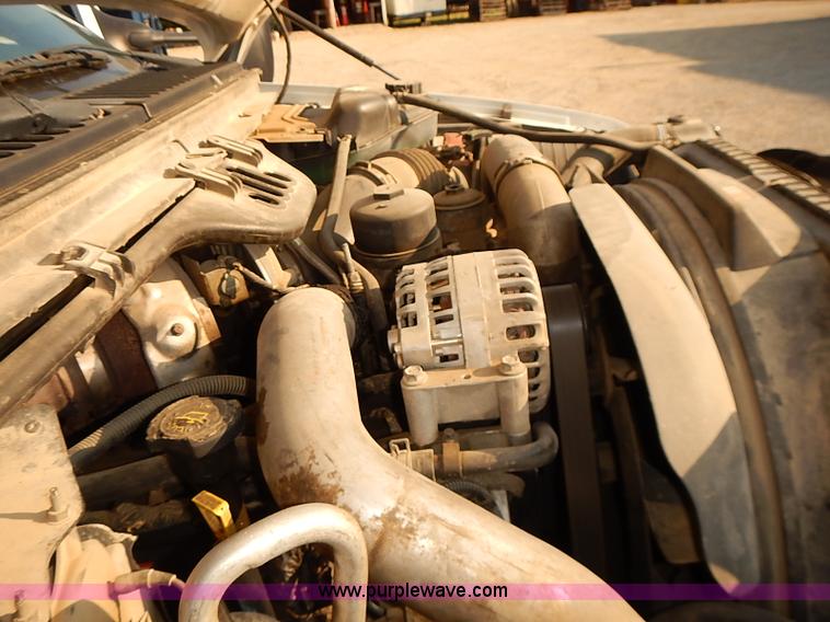 image for item I5497 2005 Ford F350 Super Duty XL flatbed truck