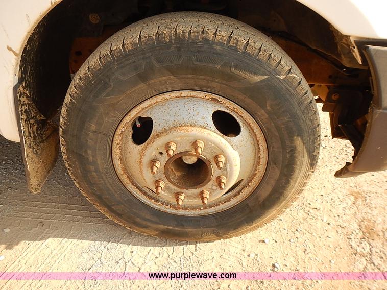 image for item I5497 2005 Ford F350 Super Duty XL flatbed truck