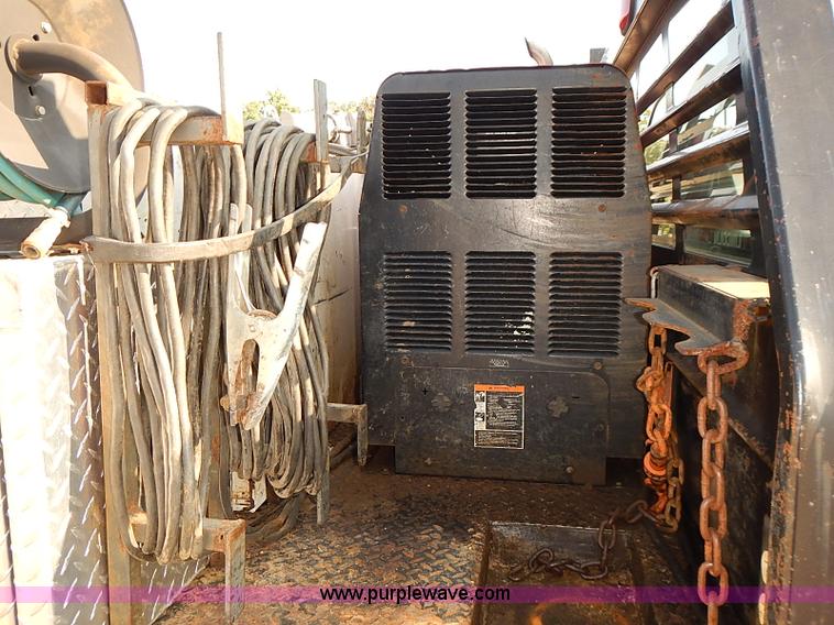 image for item I5497 2005 Ford F350 Super Duty XL flatbed truck