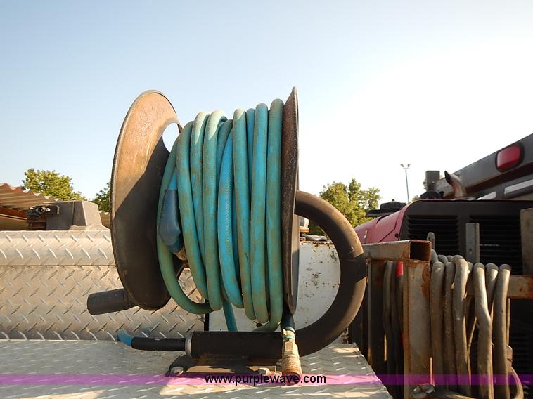 image for item I5497 2005 Ford F350 Super Duty XL flatbed truck