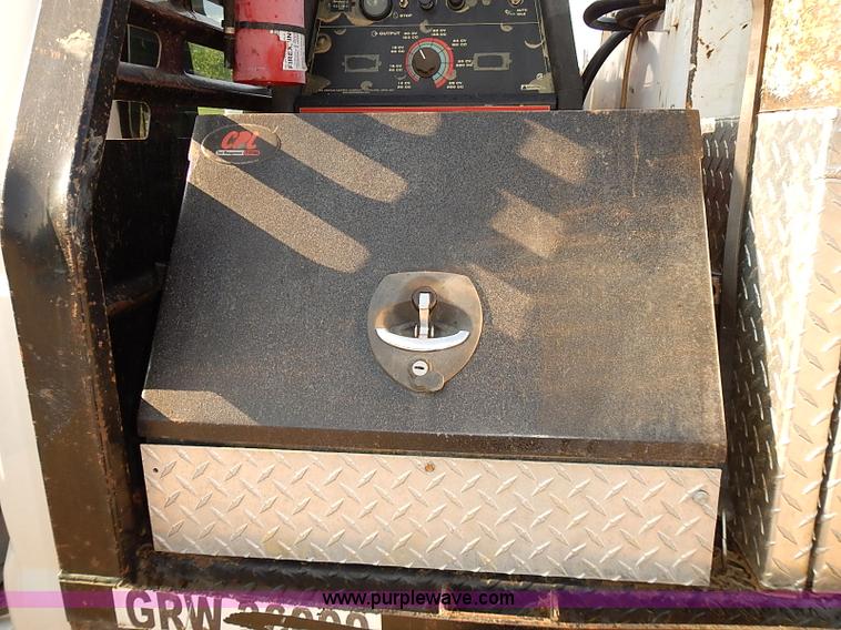 image for item I5497 2005 Ford F350 Super Duty XL flatbed truck