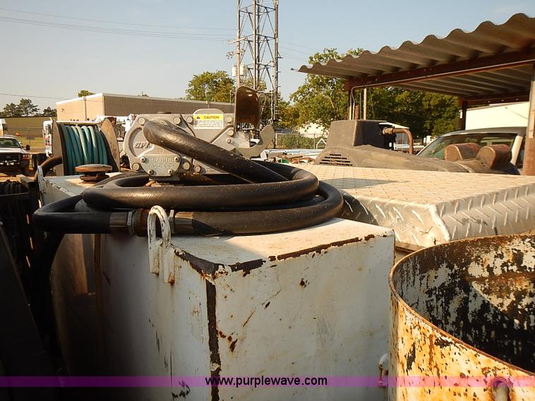 image for item I5497 2005 Ford F350 Super Duty XL flatbed truck