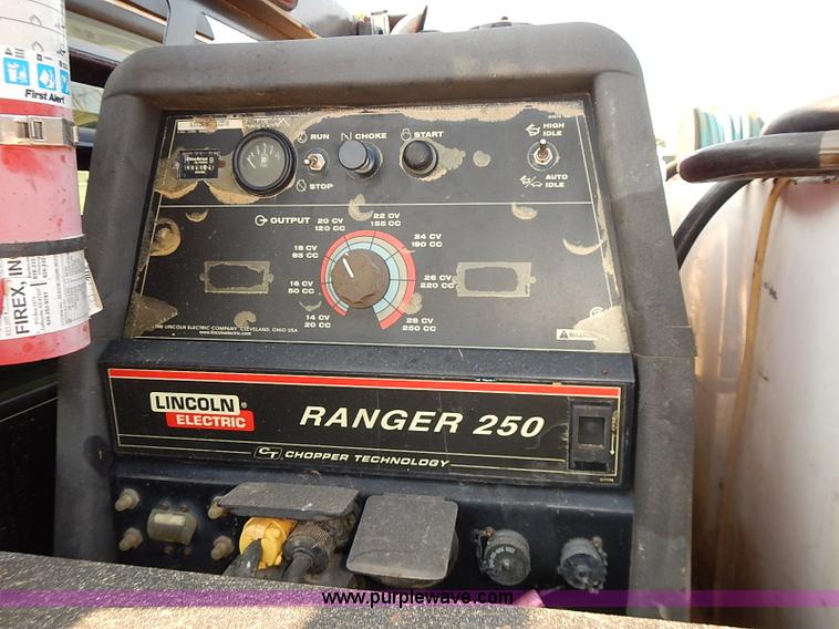 image for item I5497 2005 Ford F350 Super Duty XL flatbed truck