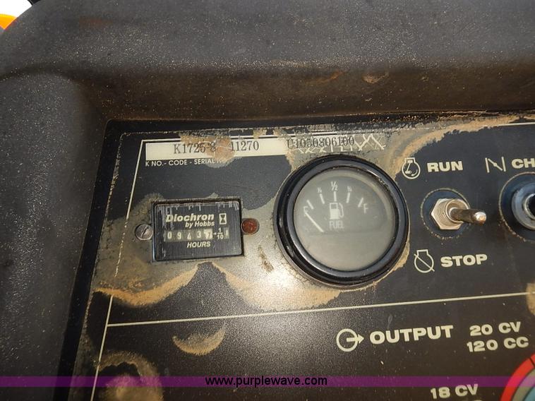 image for item I5497 2005 Ford F350 Super Duty XL flatbed truck