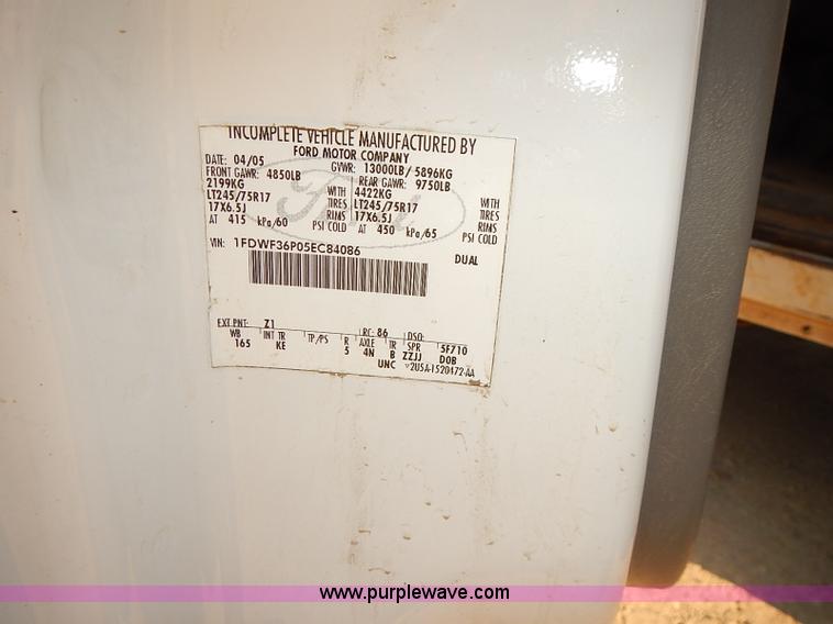 image for item I5497 2005 Ford F350 Super Duty XL flatbed truck